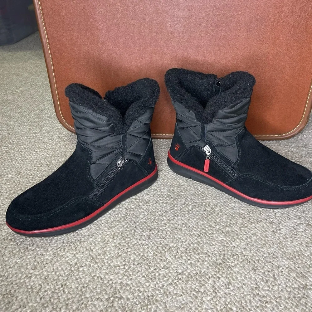 Bearpaw side zippered boots